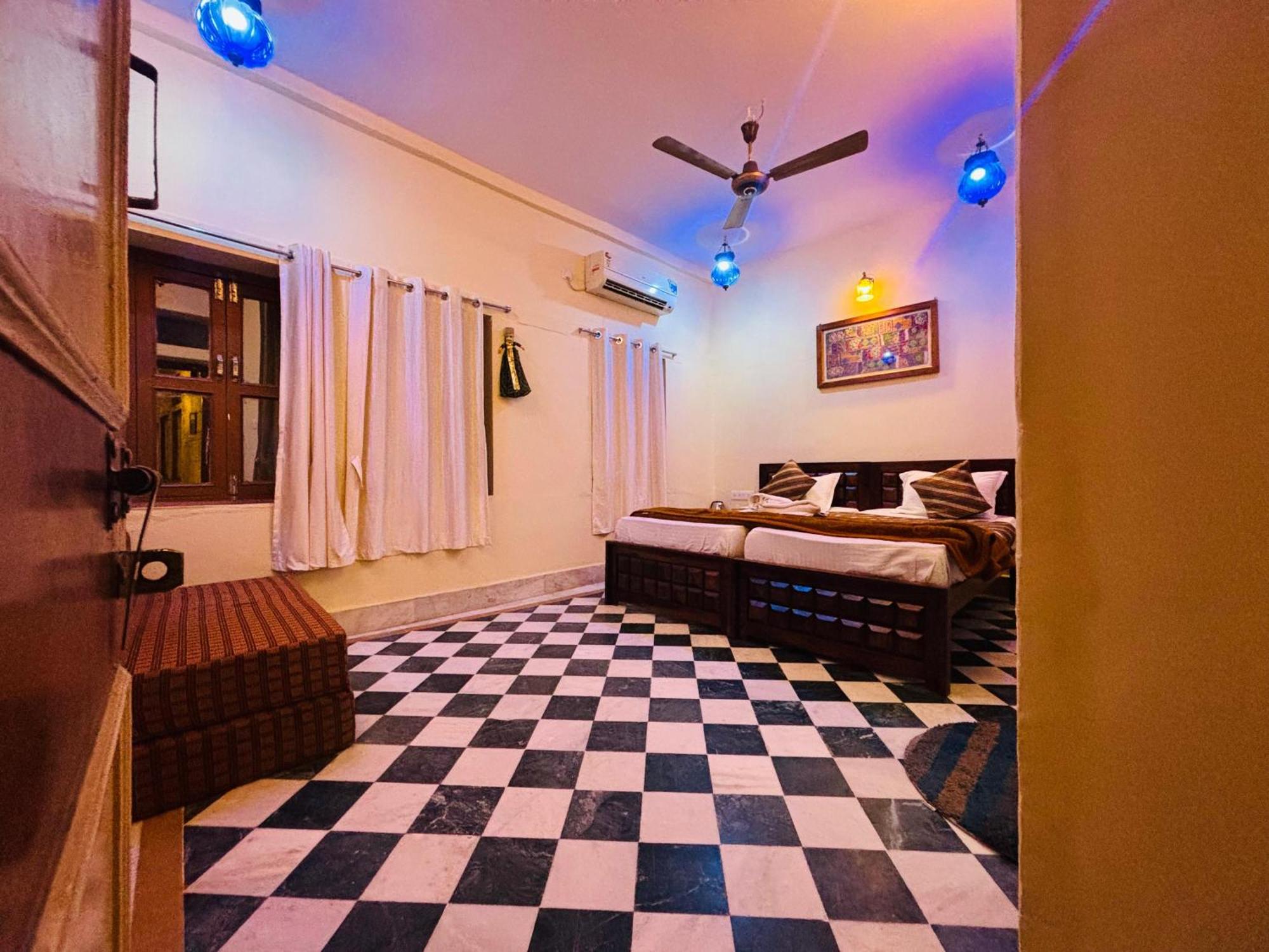 Hotel Renuka Jaisalmer Extérieur photo