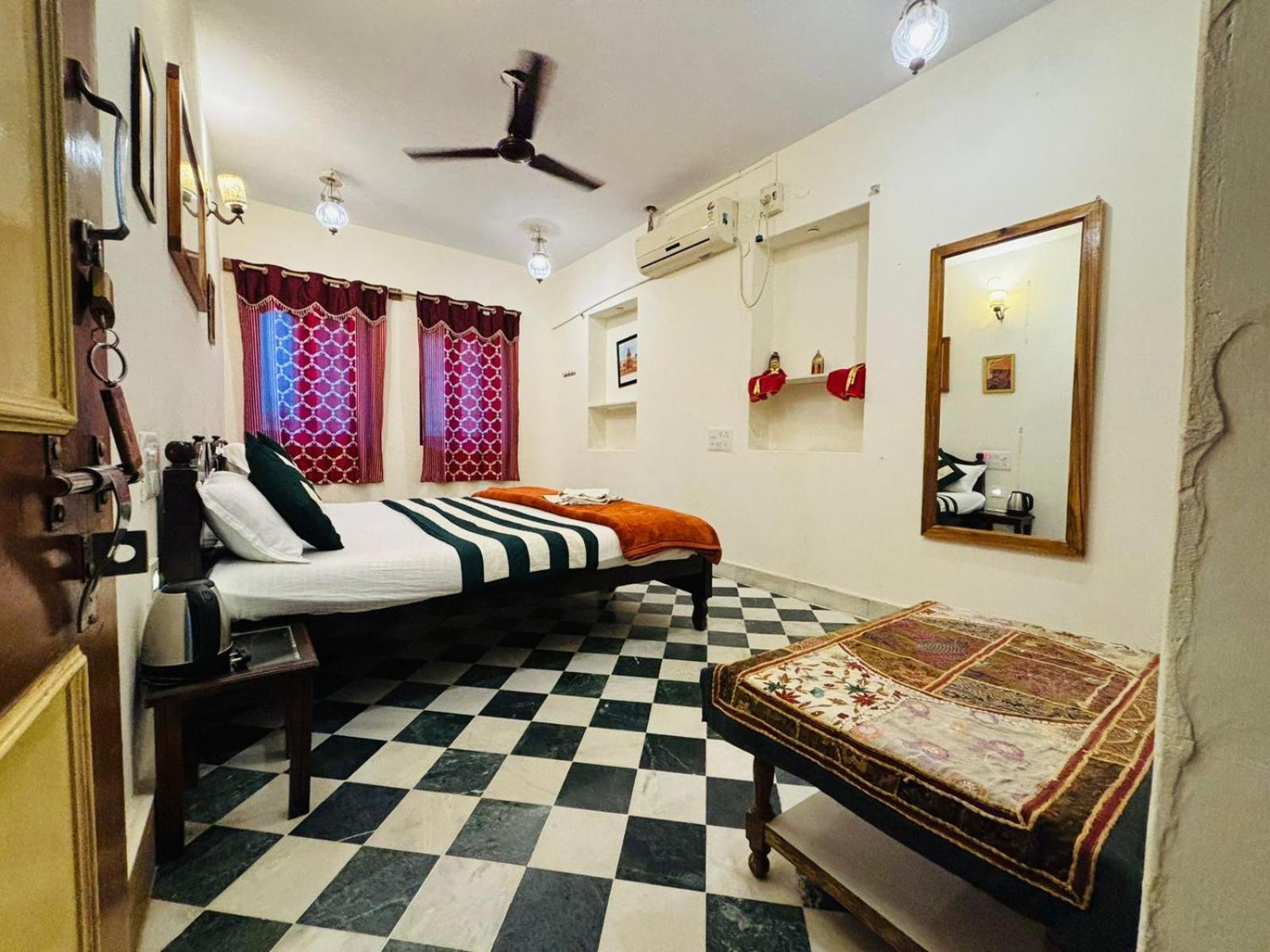 Hotel Renuka Jaisalmer Extérieur photo