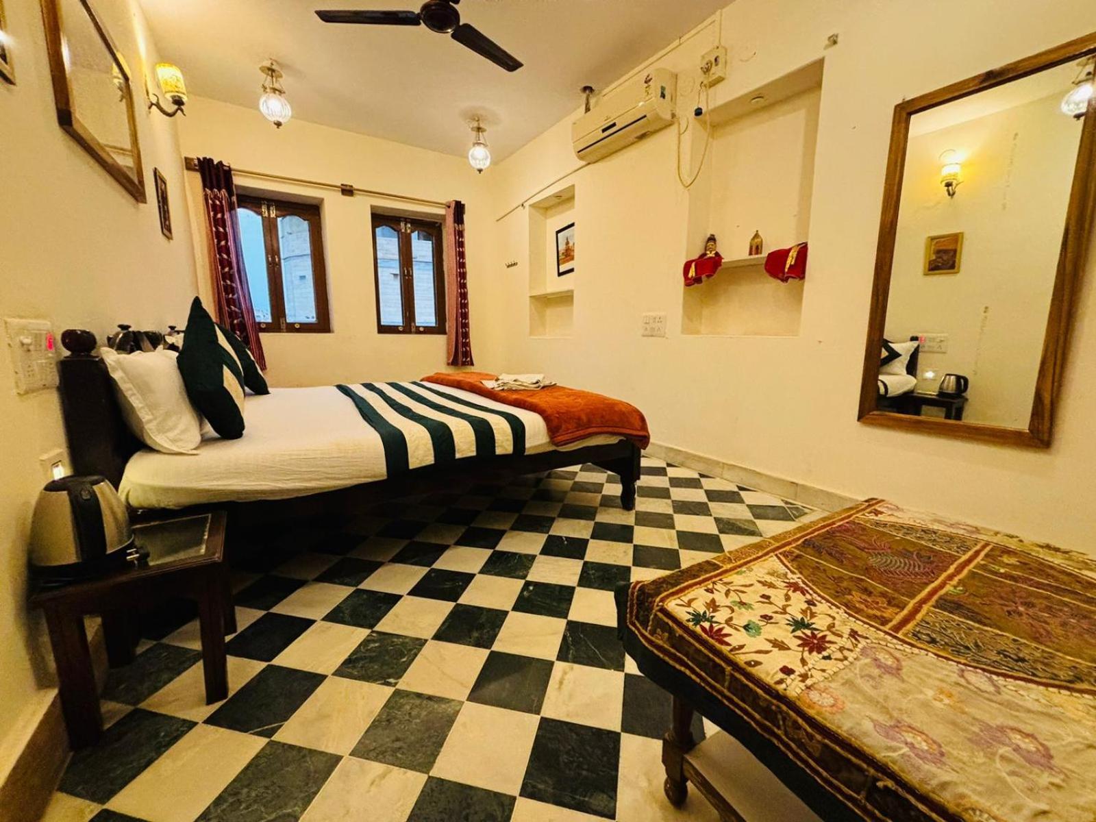Hotel Renuka Jaisalmer Extérieur photo